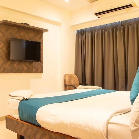 J R Residency Hotel Navi Mumbai Ngoại thất bức ảnh