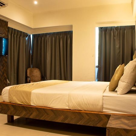 J R Residency Hotel Navi Mumbai Ngoại thất bức ảnh