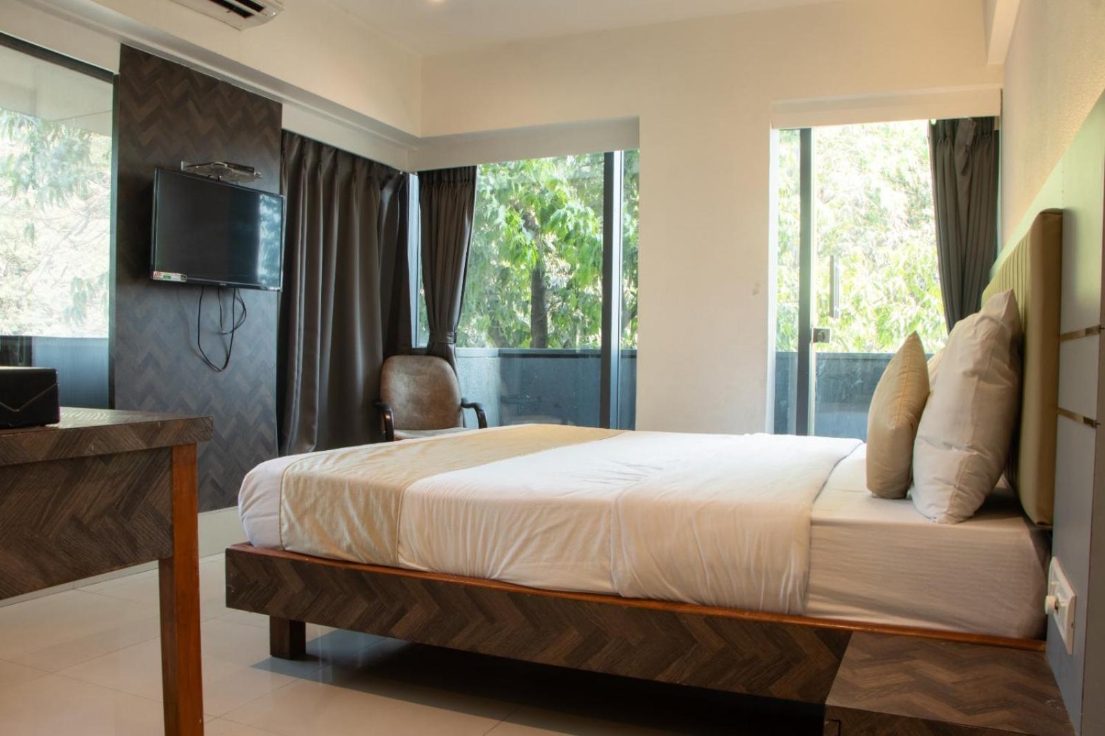 J R Residency Hotel Navi Mumbai Ngoại thất bức ảnh