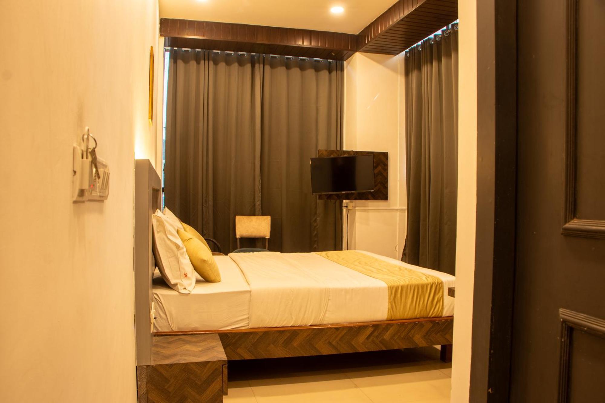 J R Residency Hotel Navi Mumbai Ngoại thất bức ảnh